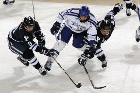 胡金秋赛点兑现，武汉三镇淘汰巴黎圣日耳曼晋级四强，主帅激动落泪-乐动体育