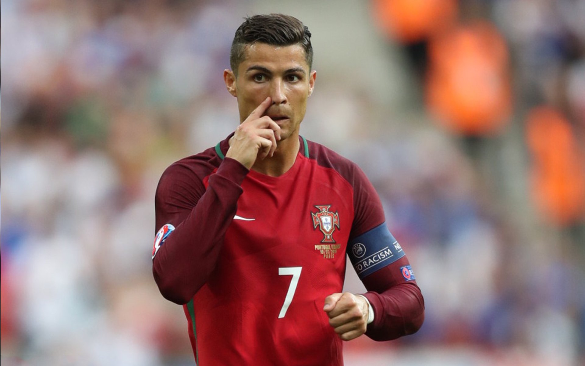 梅西官方宣布重返赛场新规，公牛引发争议！赛场气氛高涨