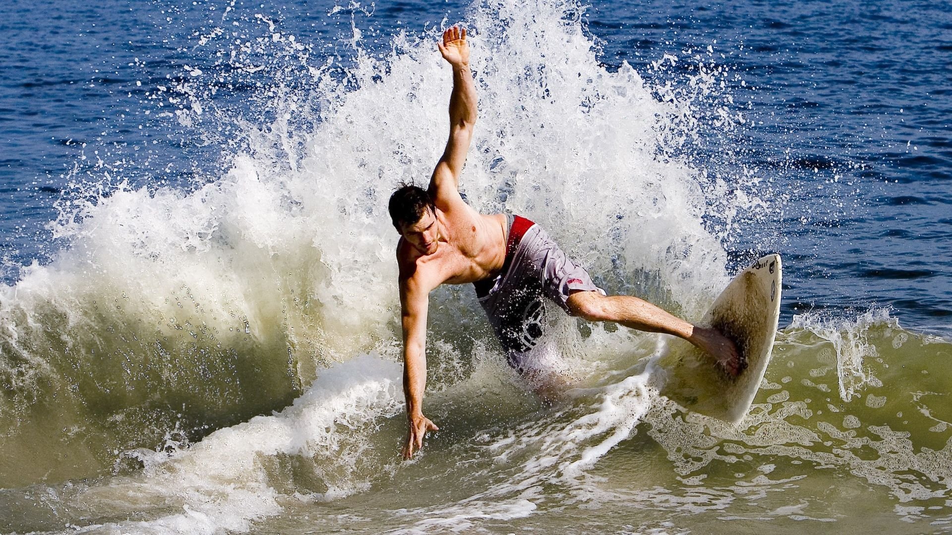 哈兰德在德国队比赛中精彩发挥，连败引发热议！